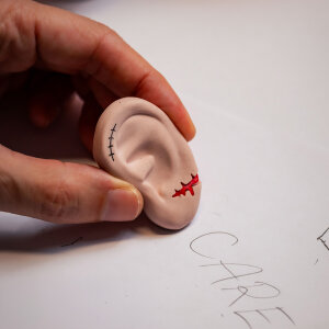 Ear We Go Again - Radiergummi mit Duft in Form eines gruseligen Ohres