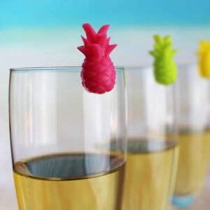 Glasmarker in Form von bunten Ananas