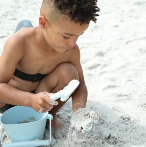 Faltbarer Silikon Sandkasteneimer hellblau für Kids...
