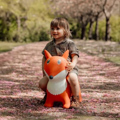 Jumping Animal - Lela the fox
